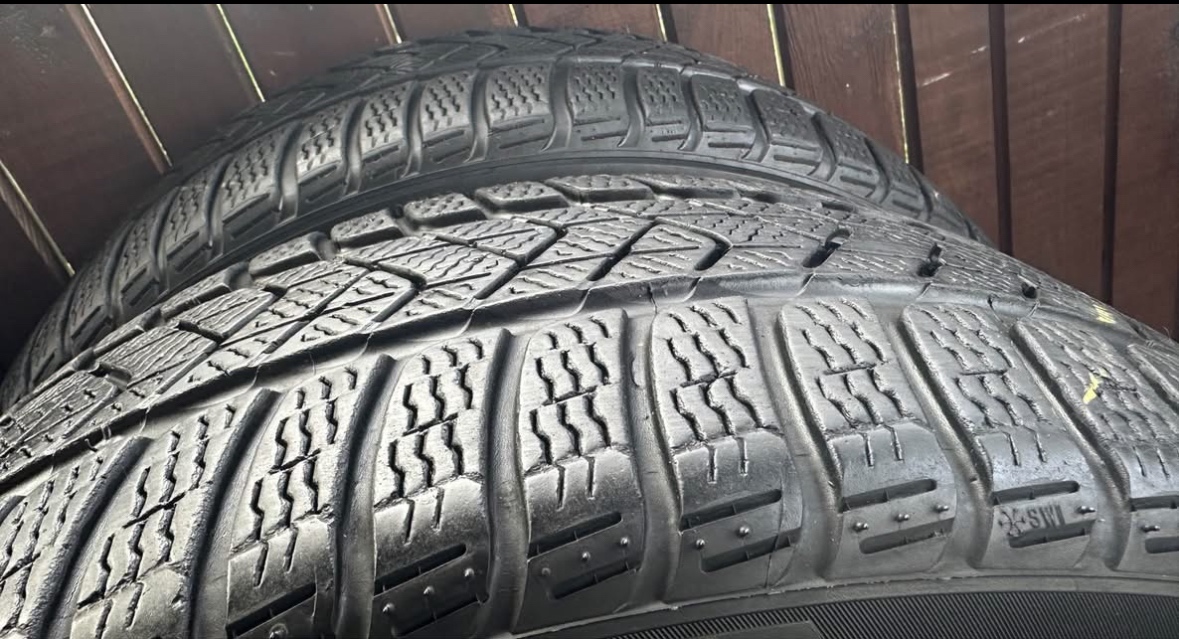 Pirelli 225/40 R19 93H M+S - 2