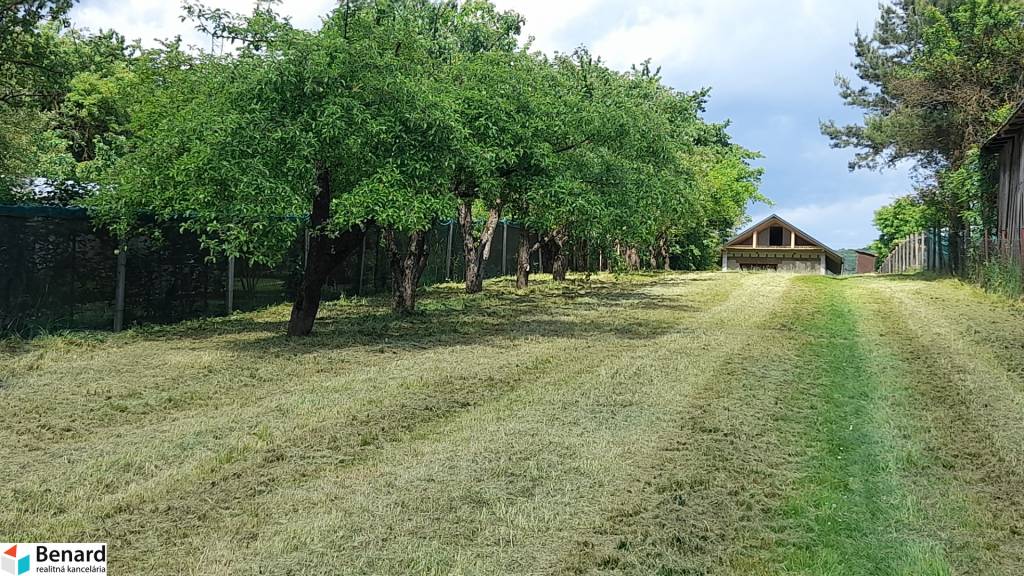 POZEMOK v STREDE MEDZAN, 1351 m2, VHODNÝ NA VÝSTAVBU RD. - 2