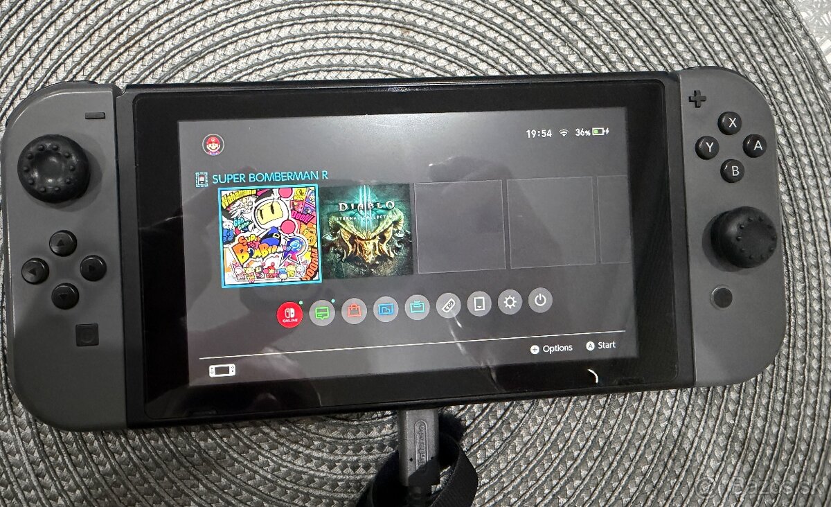 PREDÁM Nintendo Switch - kompletné balenie + 2hry - 2