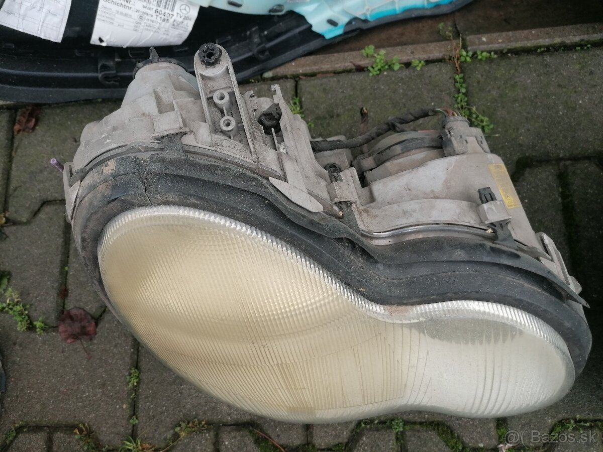 Predné svetlá Mercedes C W203 Cena 100.€ - 2