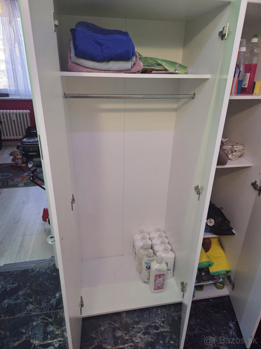 Predam elegantnú bielu skrinu - 2