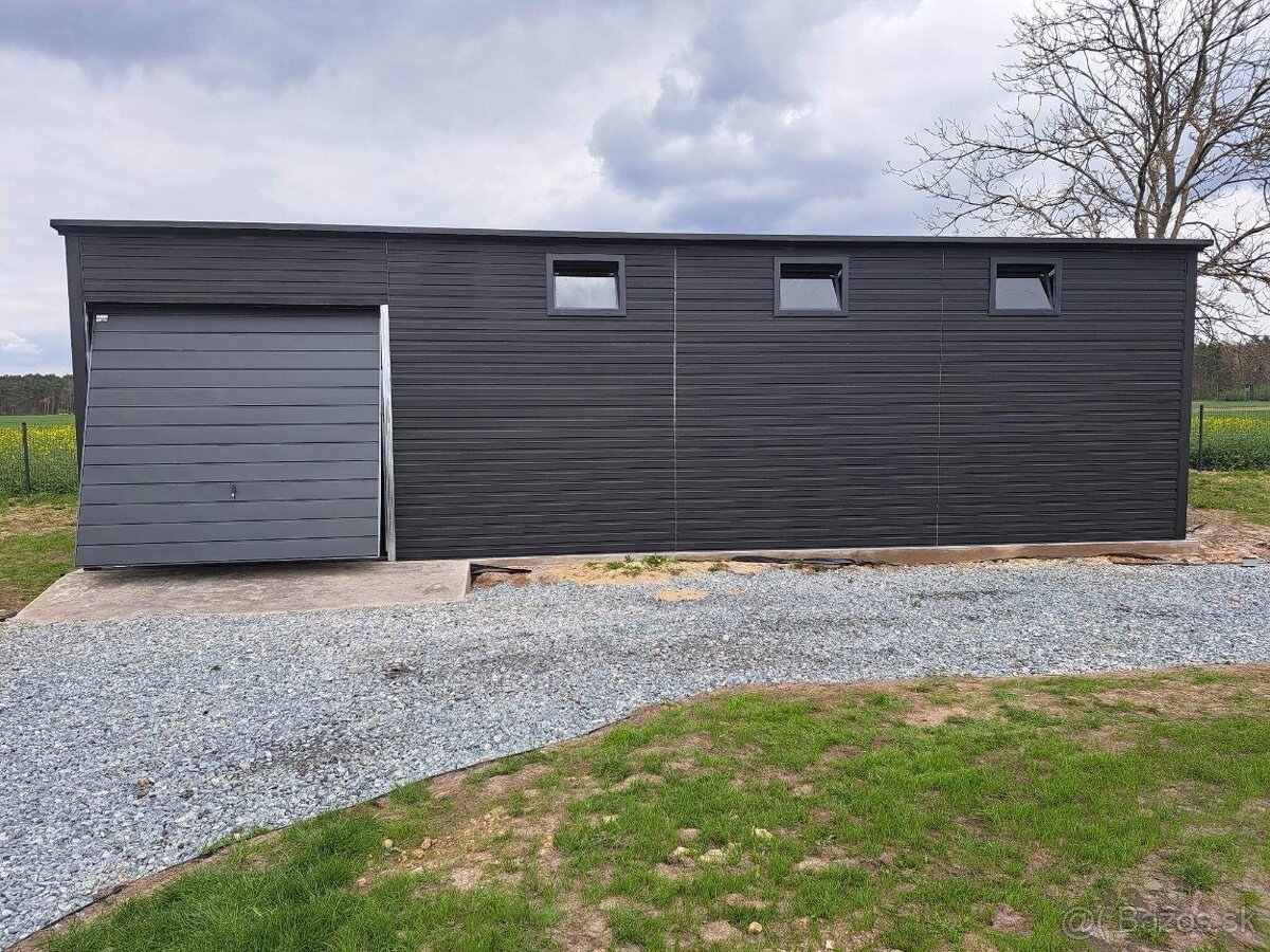 Plechová garáž 12x8m vyklopna brána. - 2