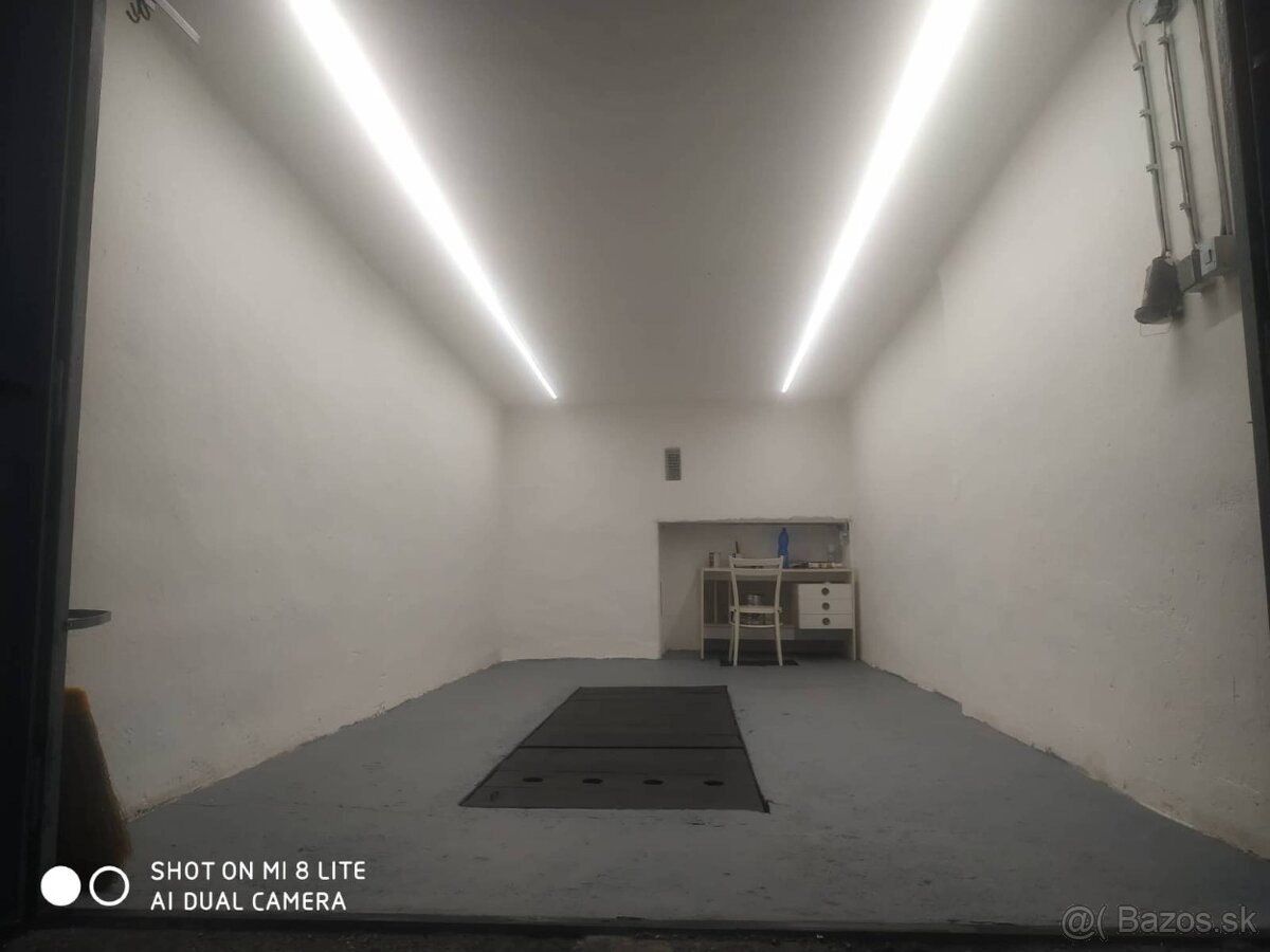 Garáž pri ulici Užhorodskej na Železníkoch - 2