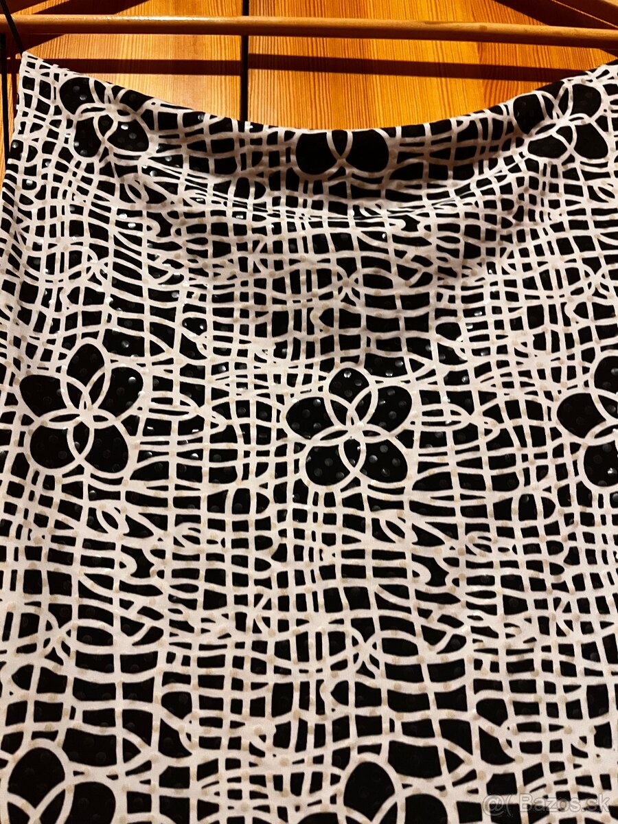 Letné šaty s gumičkovými ramienkami s holým chrbtom - 2