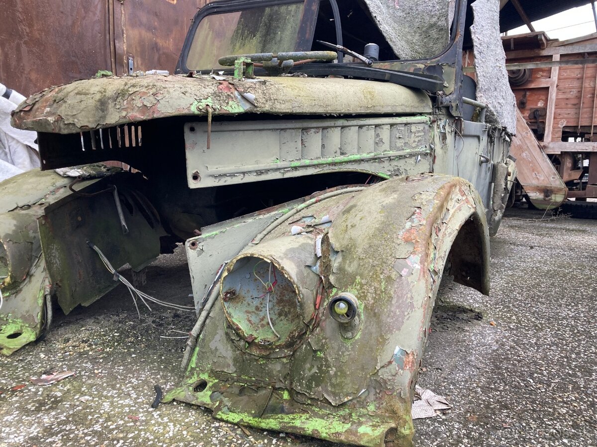 GAZ 69 predám dve karosérie - 2