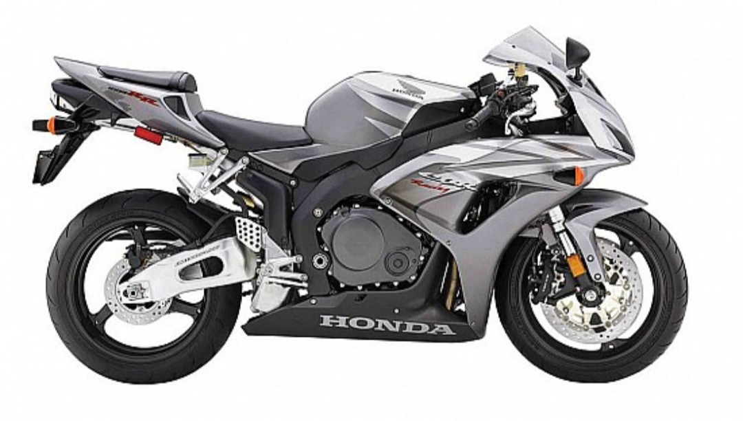 Plasty kapoty cbr - 2