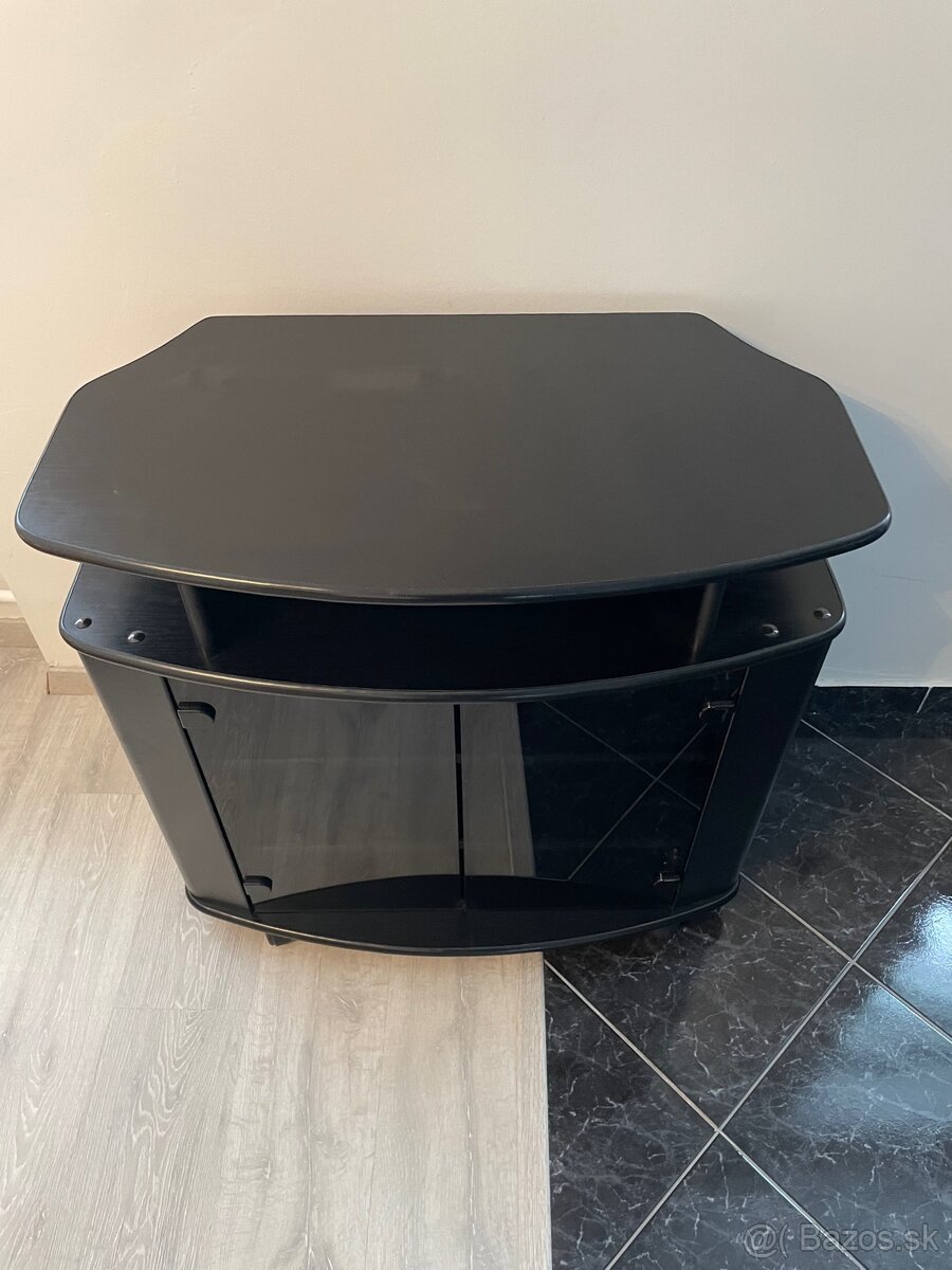 Skrinka pod televízor - 2