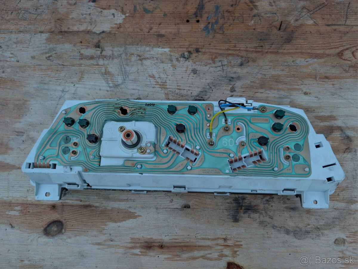 Nissan Sunny B12 budíky tachometer - 2