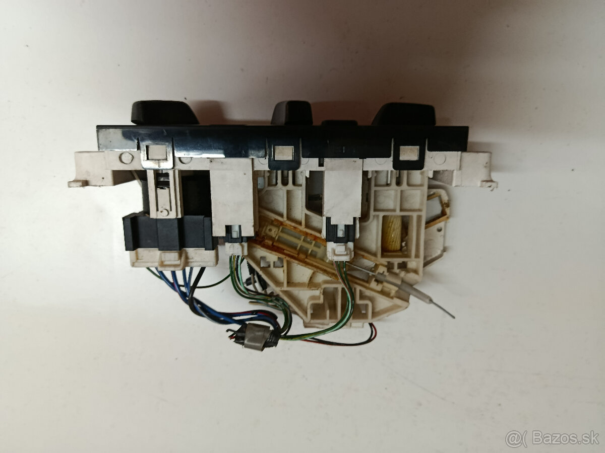 ovladanie kurenia nissan almera N15 30€ - 2