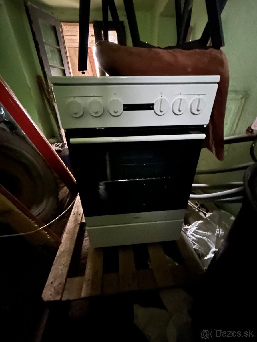 Elektricky sporak MORA - 2