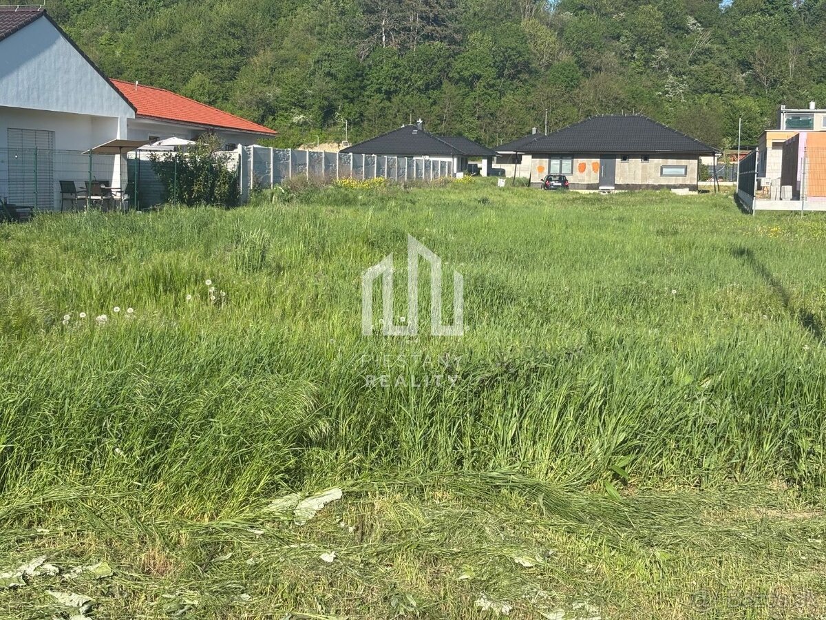 POZEMOK na stavbu RD v novej lokalite obce Modrovka - 2