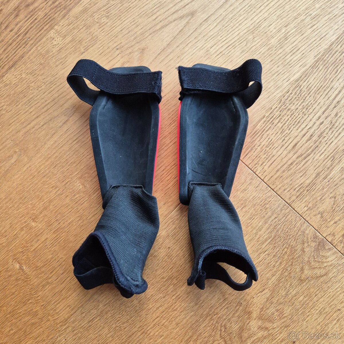 Chranice na futbal Nike Charge, vel. 7r. - 2