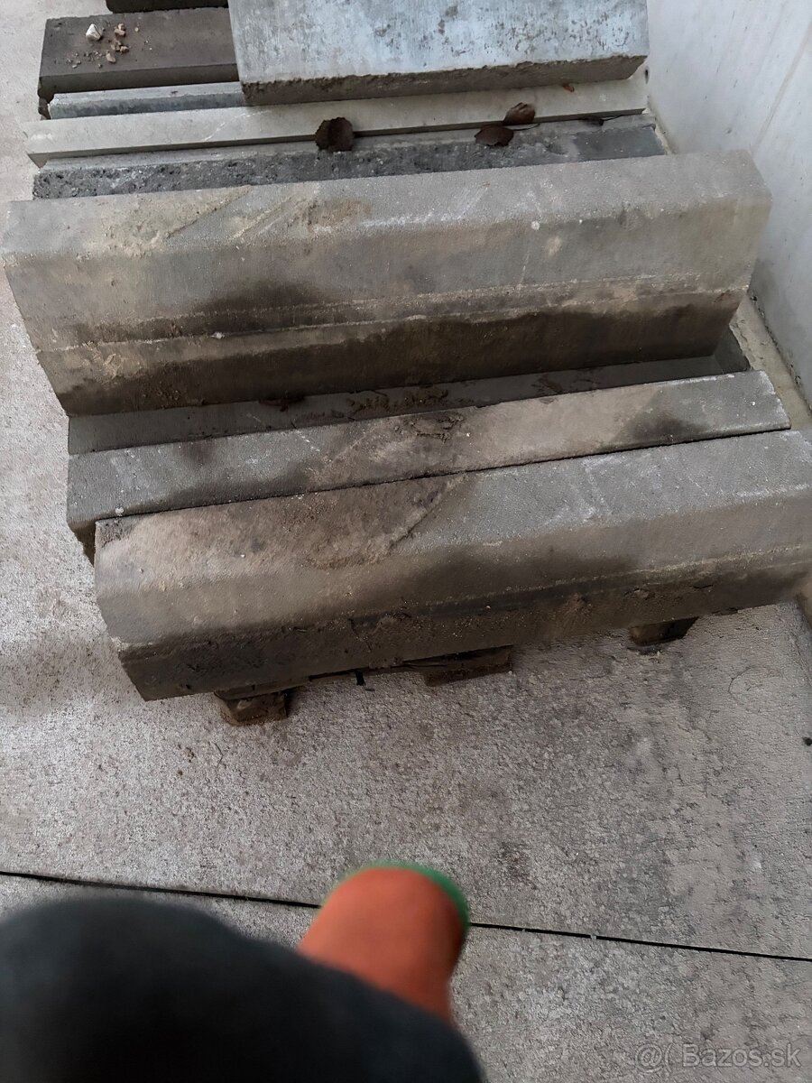 Cestný obrubník - 2
