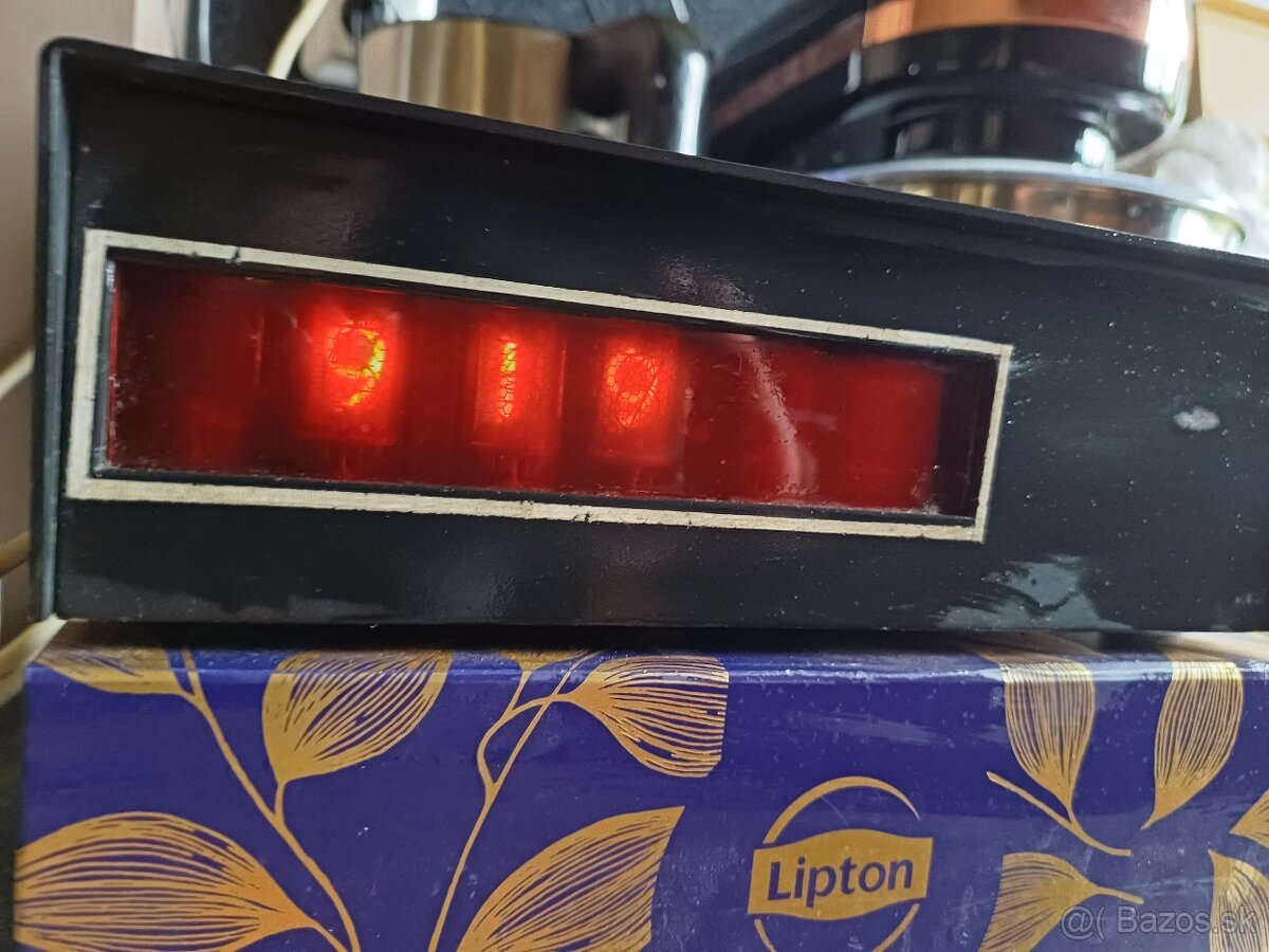 Amatersky vyrobeny elektronkovy budik - 2