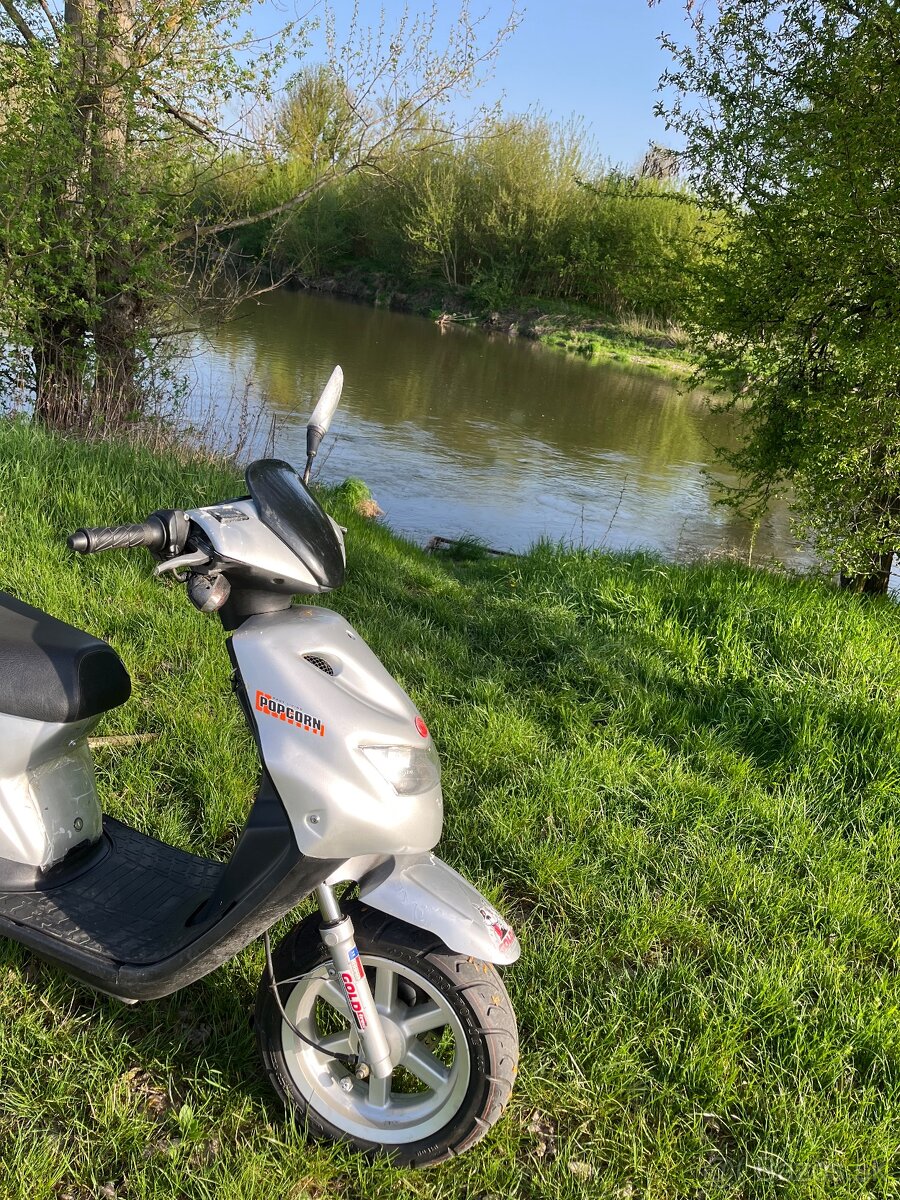 Predám tento skúter 50ccm - 2