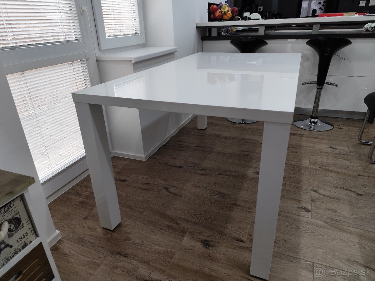 Jedálenský stôl - 2