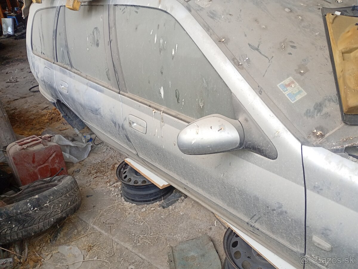 Rozpredám Peugeot 406 kombi - 2