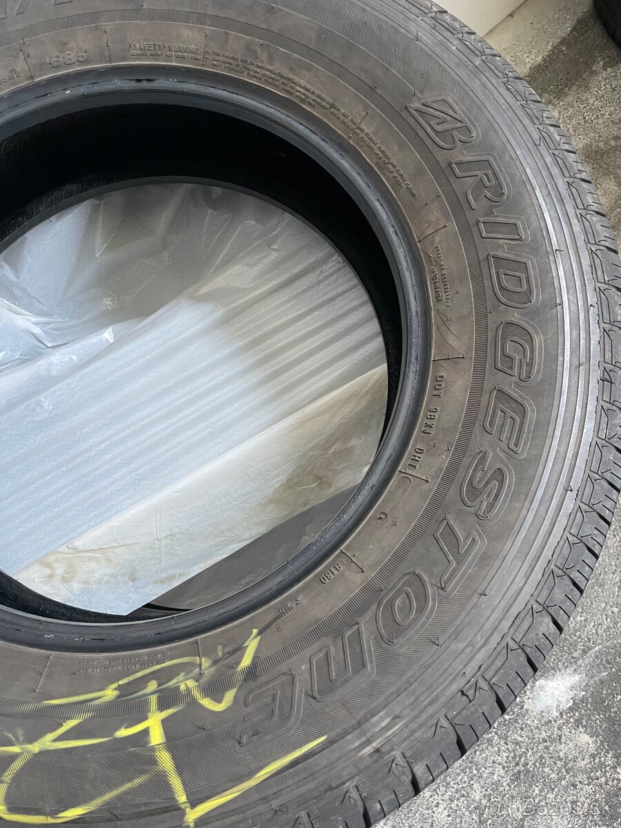 255/70 R18 Brigedstone - 2