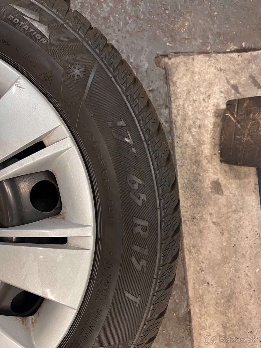 Predám zimne Pneu a disky 175/65R 15 Toyota Yaris - 2