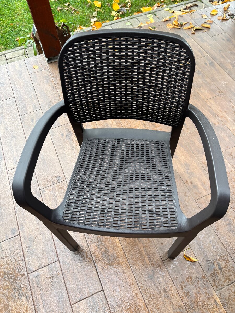 Stoličky keter a stôl z JYSK, zájradný nábytok - 2