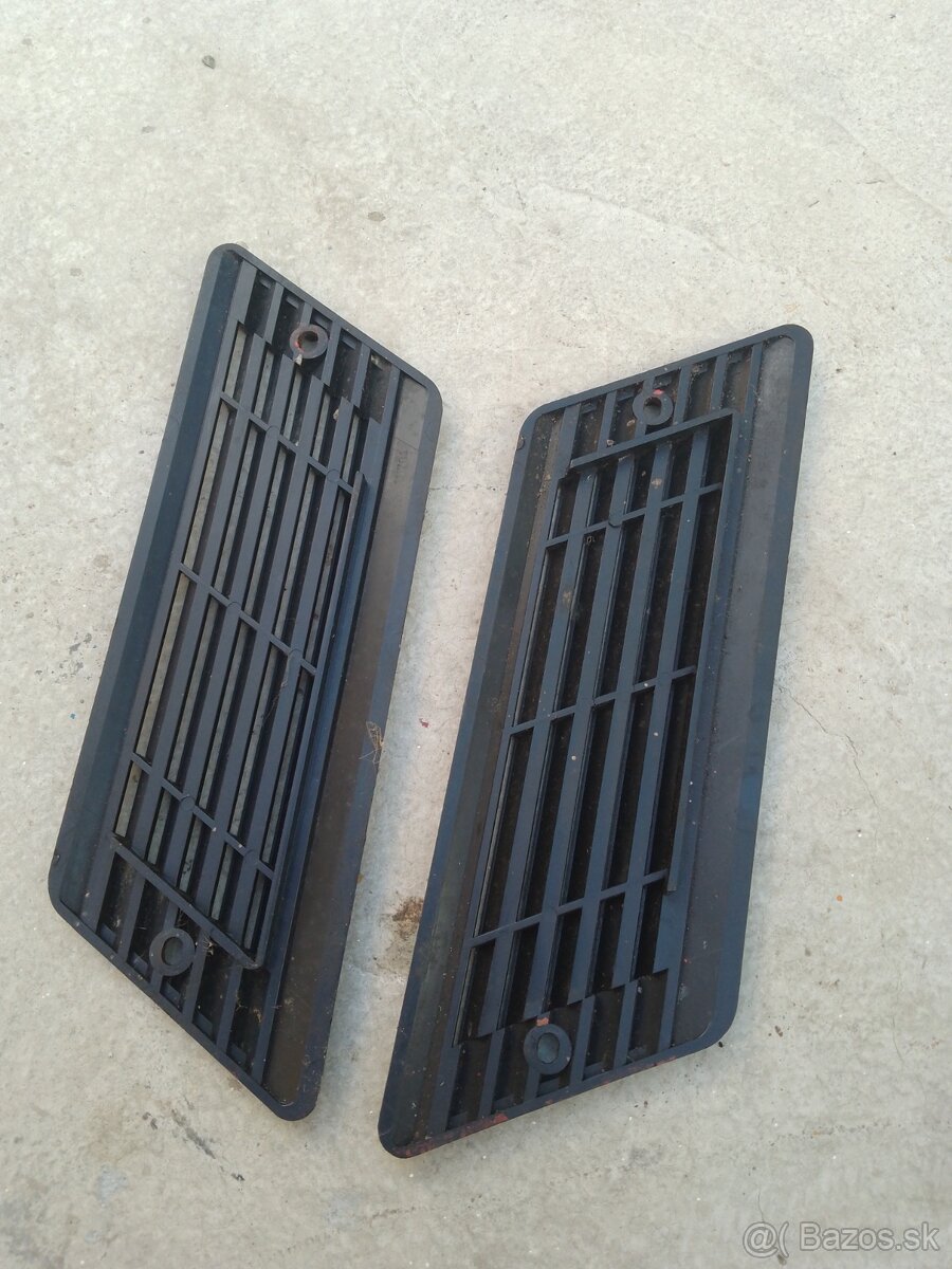 Zadné vetracie mriežky škoda 100 - 2