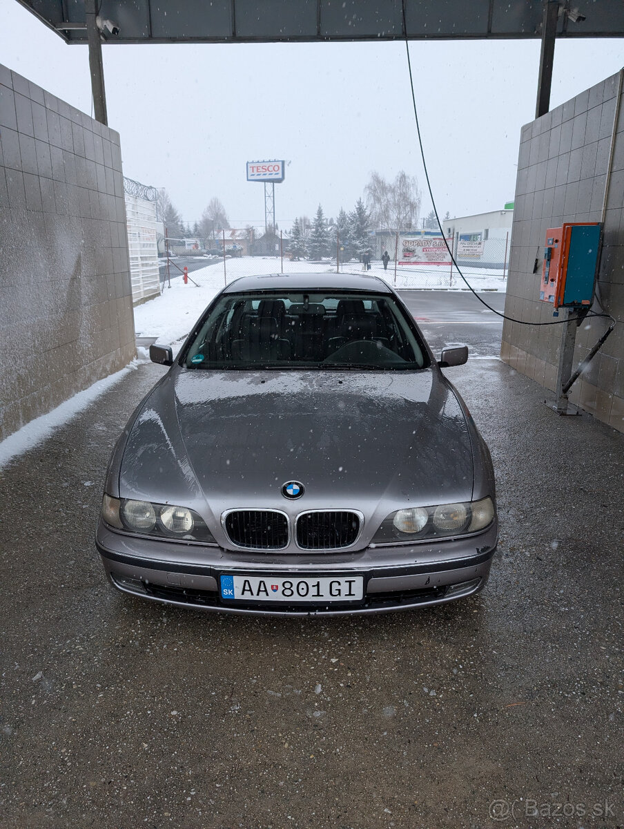 BMW E39 528i manuál - 2