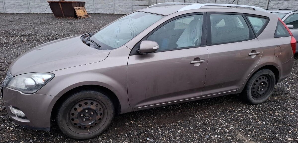 Kia Ceed Combi 1,6i - 2