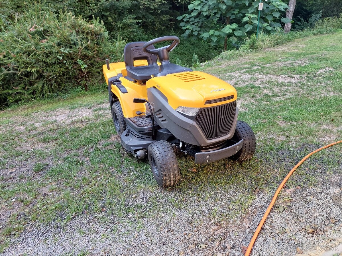 Predám travny traktor Stiga Estate 598W. - 2