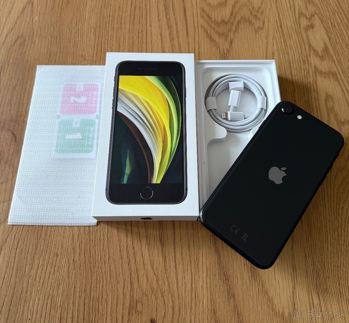 iPhone SE 2020 64 gb Black v záruke - 2