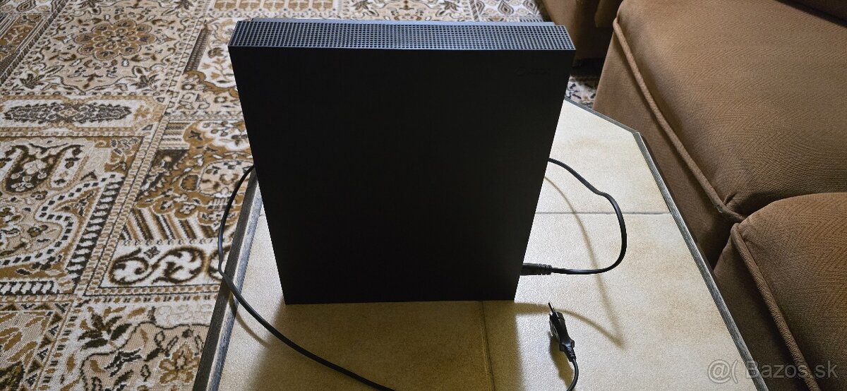 Predám Xbox One X 1TB - 2