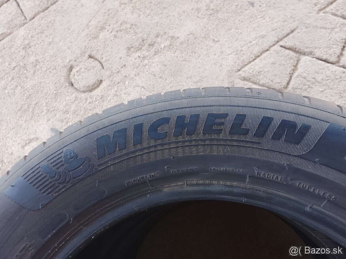 Predám Pneu 235/60r18 - 2