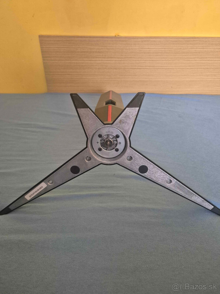 Stojany na monitory AOC (20€ za kus) - 2