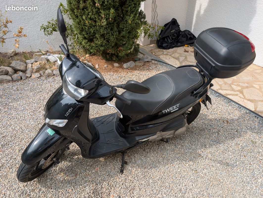 Predám krásny skúter Peugeot Tweet 125 na B vodičák, rv 2019 - 2