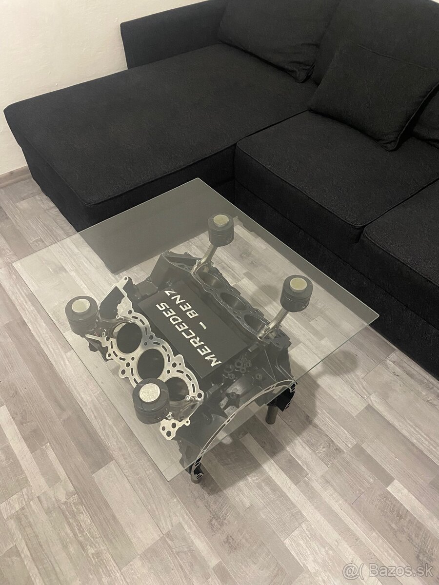 Stôl z motora Mercedes-Benz V6 - 2