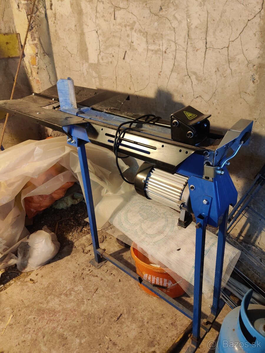 ŠTIEPAČKA NA DREVO AKO NOVÁ - 2