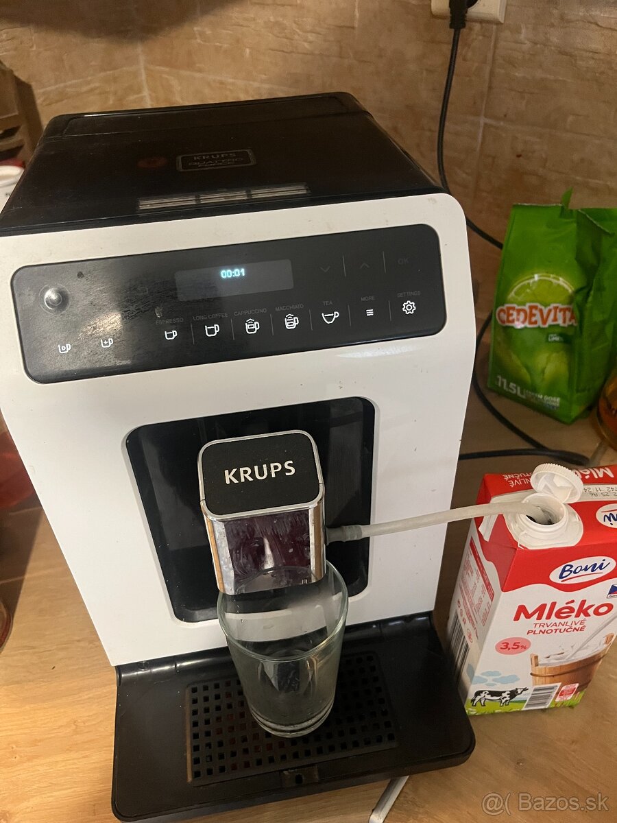 Kávovar Krups Quattro Force EA890 model FDB145000P - 2