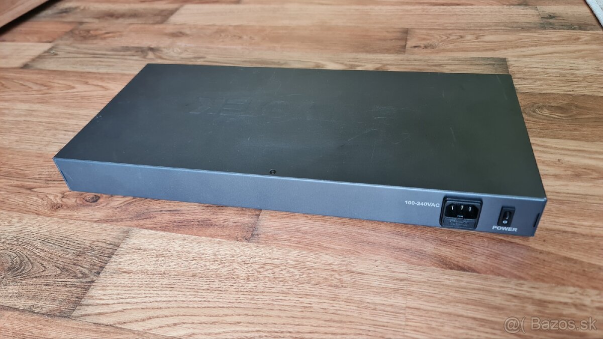 Vivotek AW-FET-160A-250 16-portový PoE switch - 2