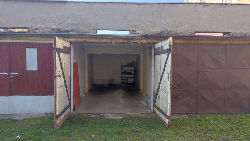 Predám garáž v R. Sobote, ul Rožňavská - nízka cena - 2