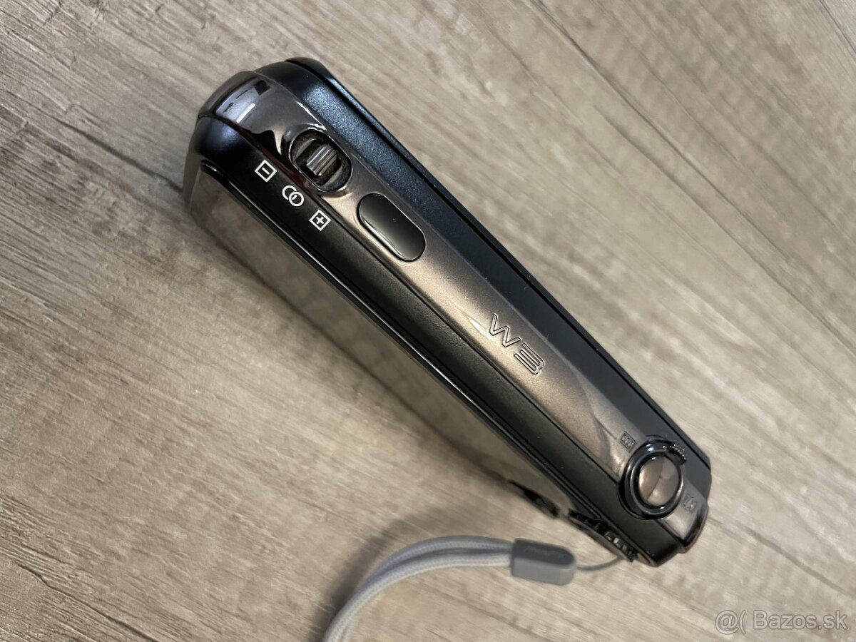 Fujifilm FinePix Real 3D W3 - 2