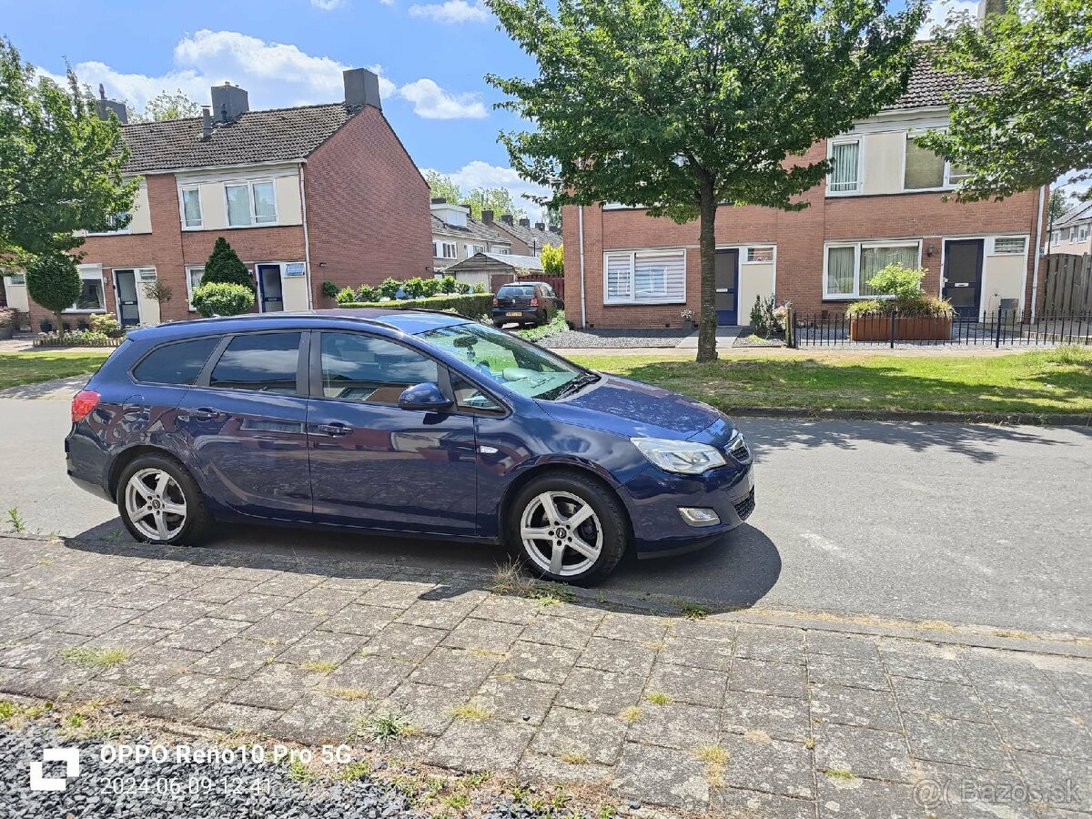 Opel Astra J 1.7 CDTI 81kw ročník 2012 - 2