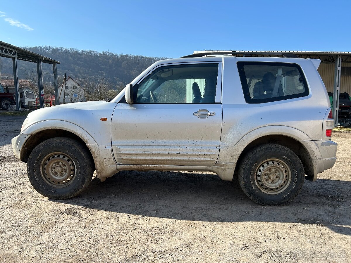 Mitsubishi Pajero - 2