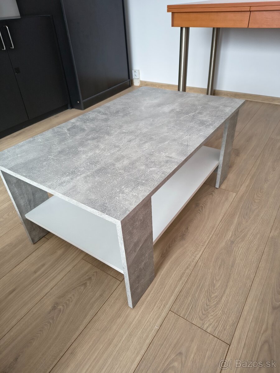 Predam konferencny stôl. - 2