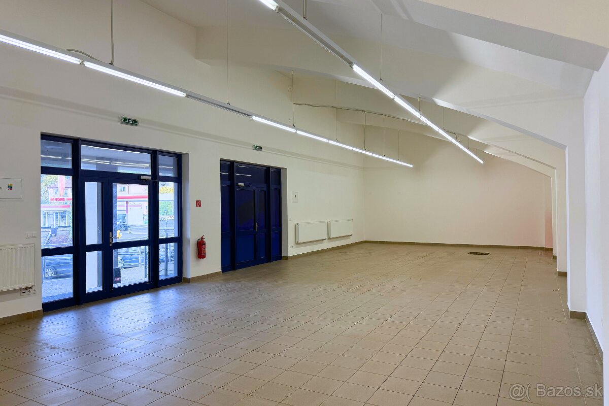 Obchodný priestor na prenájom 131 m² v polyfunkčnom centre - 2