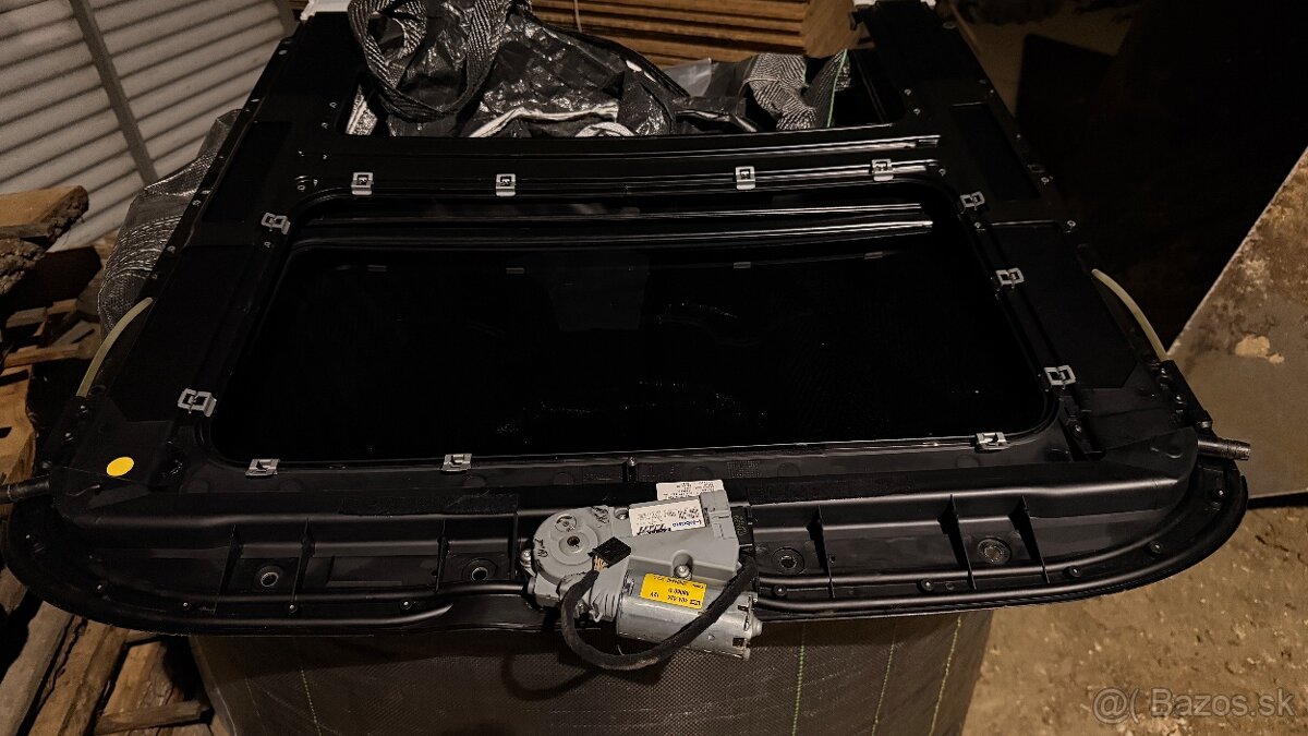 Audi A4 B7 strešné okno - 2