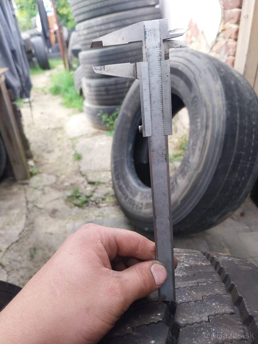 Nákladné pneumatiky 275/70 r22,5 - 2