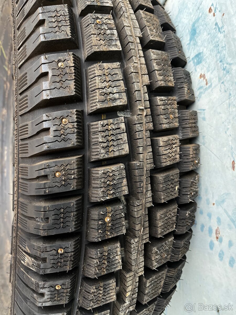 pneu s hrotmi Cooper 235/85 r16 - 2