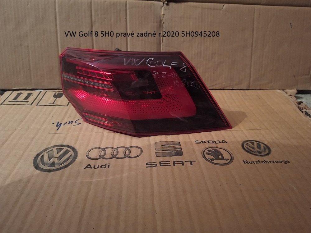 VW Golf 8 5H0 zadné svetlá - 2