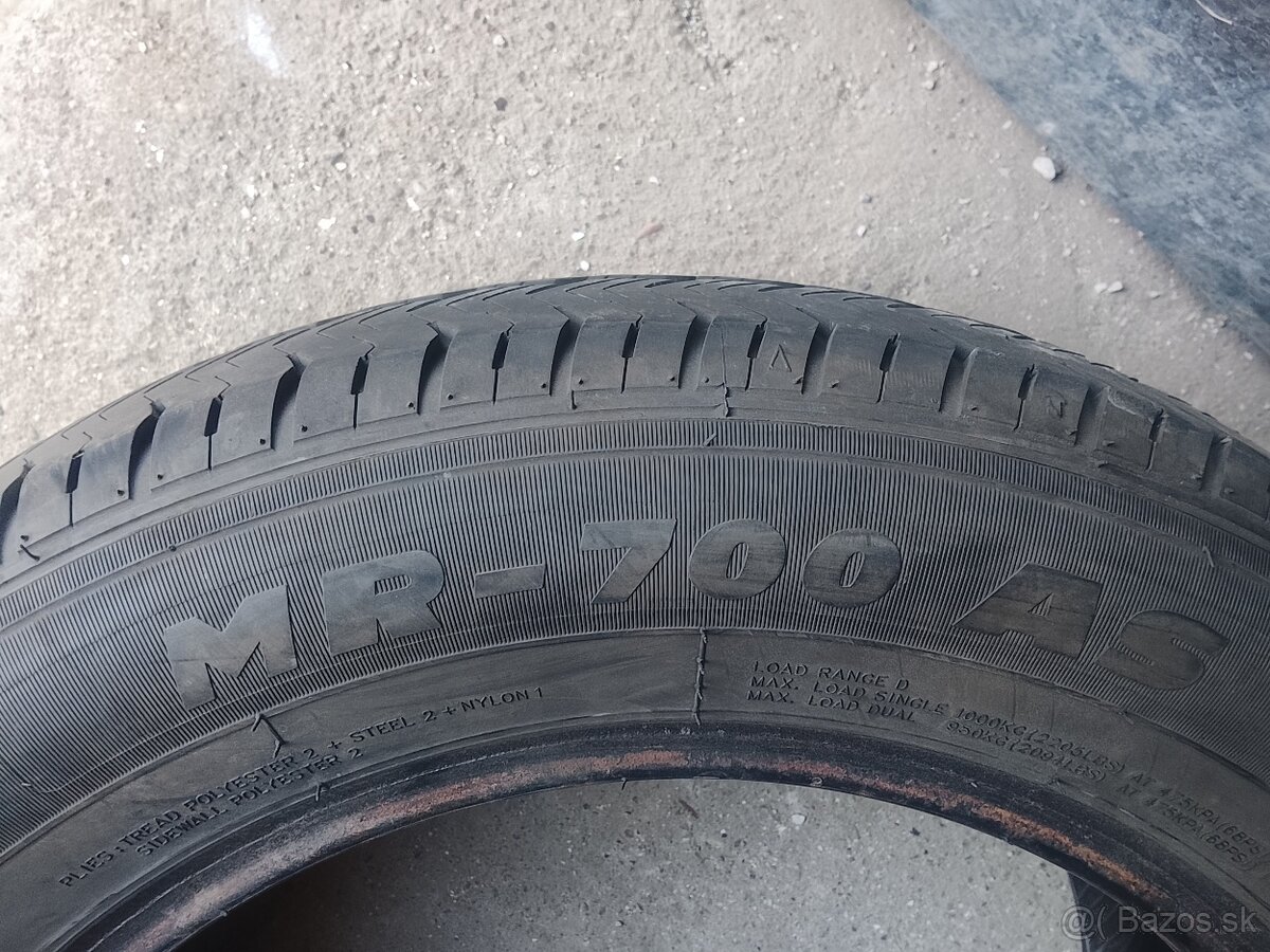 Predám zimné pneu 215/60r16c..8/9mm - 2