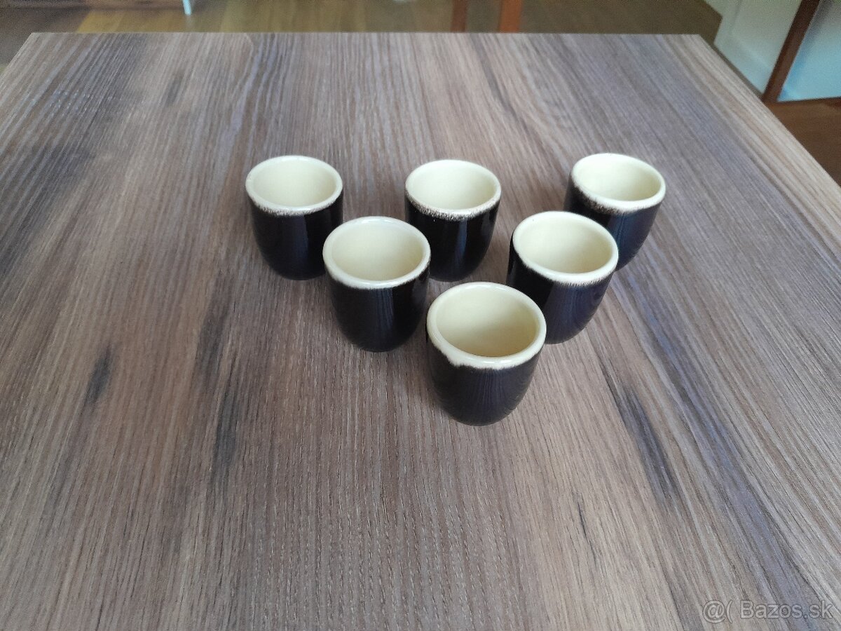 Staršie kameninové poháriky - 2