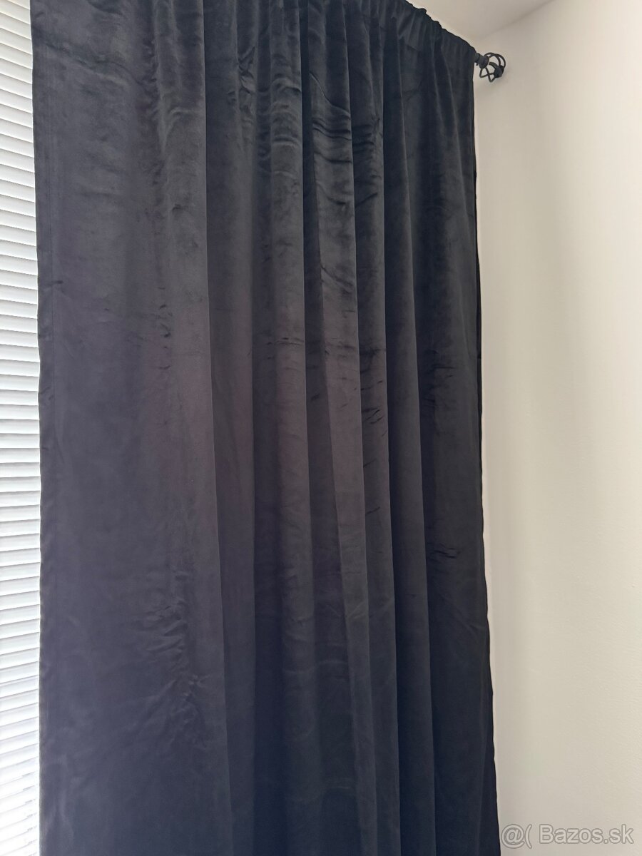 Predám dva čierne závesy - 2